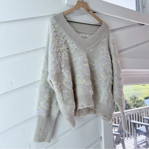 Anthropologie Textured V-neck Sweater Light Gray - Picture 4 of 6